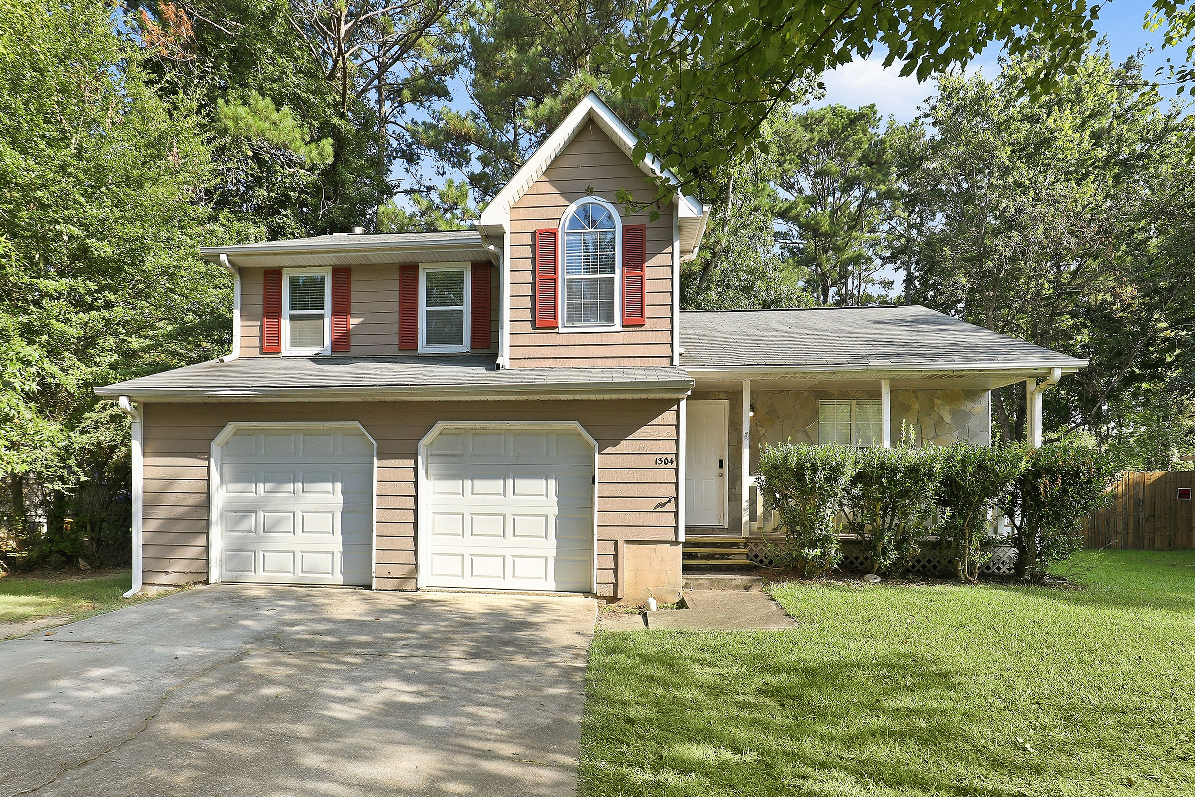 1304 Foxvale Dr Hampton, GA 30228